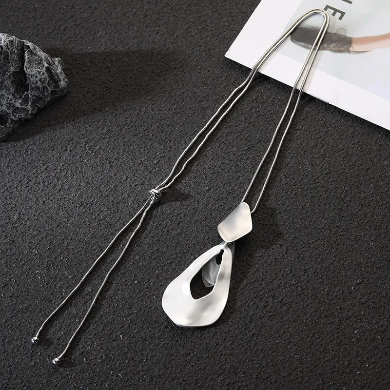 European and American popular new women's long spring and summer necklace alloy sweater chain
European and American popular new women's long spring and summer necklace alloy sweater chain