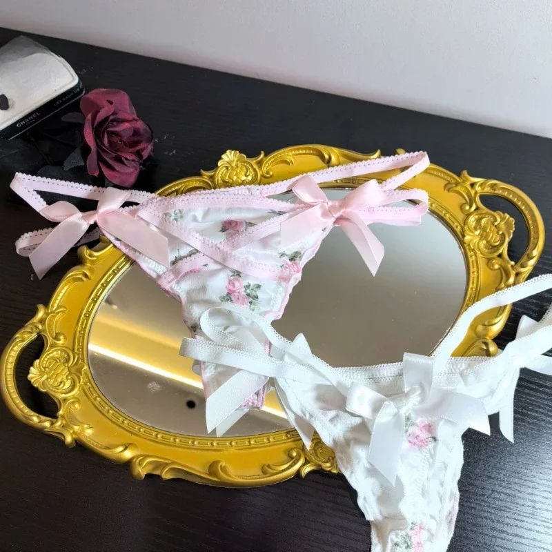Ruffled Lovely Sweet Girl Thong Briefs Smooth Satin Panties Floral Printed T-back Underwear Bow Cross Strap Low Rise Underpants
Ruffled Lovely Sweet Girl Thong Briefs Smooth Satin Panties Floral Printed T-back Underwear Bow Cross Strap Low Rise Underpants
