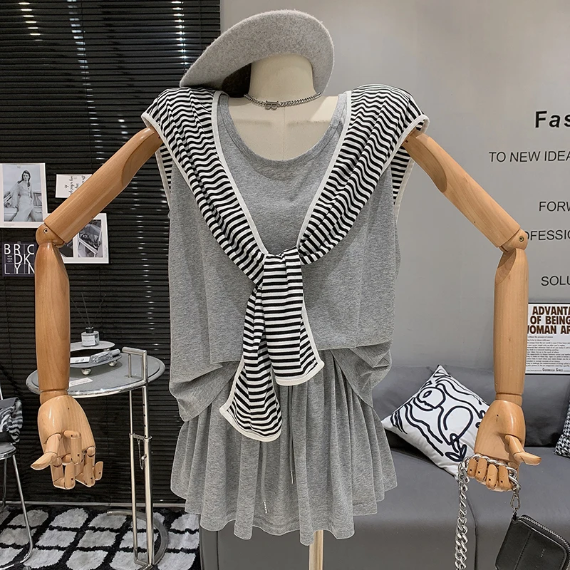 Korean version womne round neck sleeveless top age reducing striped shawl high waist loose half skirt casual three piece set
Korean version womne round neck sleeveless top age reducing striped shawl high waist loose half skirt casual three piece set