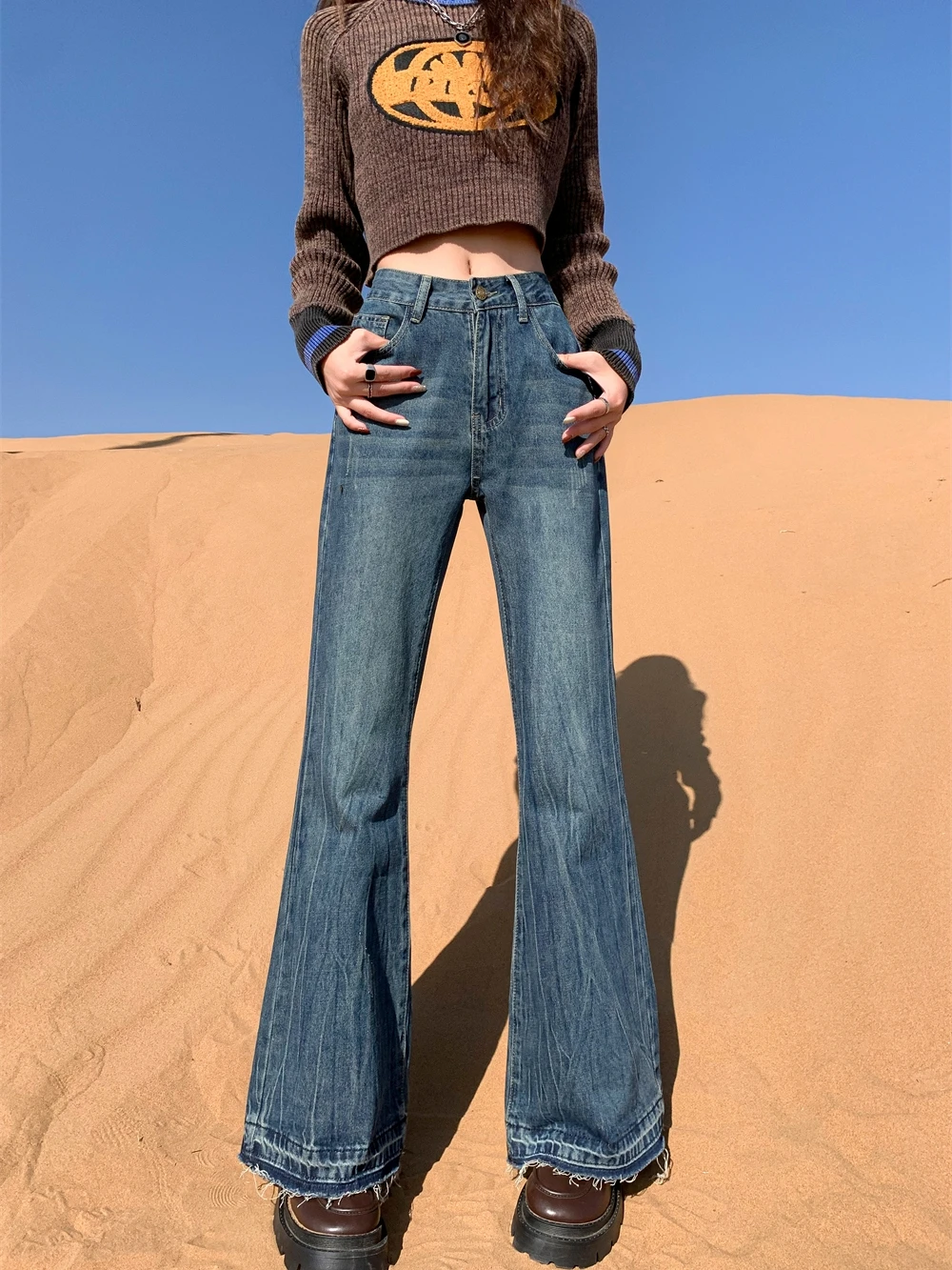 plus Size Women's Fce Lined Wide Leg Jeans High Waist Spring Autumn Blue Loose Flared Pants with Frayed Hem
plus Size Women's Fce Lined Wide Leg Jeans High Waist Spring Autumn Blue Loose Flared Pants with Frayed Hem