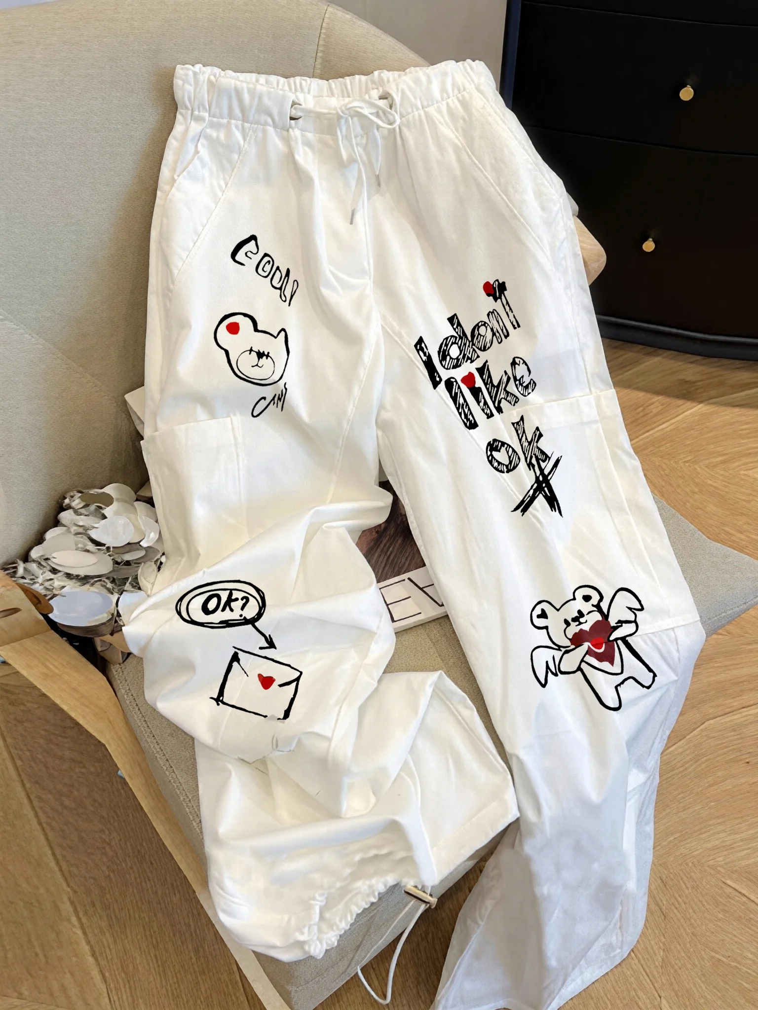 Loose Fit High Waist White Casual Pants Men Women Summer Fashion Drawstring Trousers Cartoon Anime Straight Leg Pants
Loose Fit High Waist White Casual Pants Men Women Summer Fashion Drawstring Trousers Cartoon Anime Straight Leg Pants