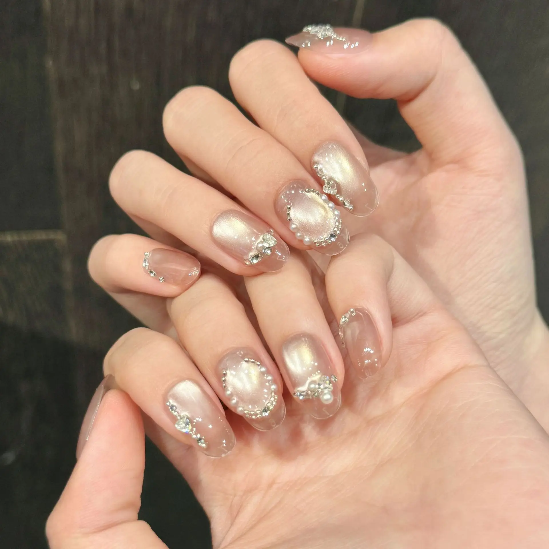 10Pcs Handmade Short Oval Press On Nails Shiny Cat's Eye Rhinestone Pearl Design Sweet Fake Nails Wearable False Nail Tips
10Pcs Handmade Short Oval Press On Nails Shiny Cat's Eye Rhinestone Pearl Design Sweet Fake Nails Wearable False Nail Tips
