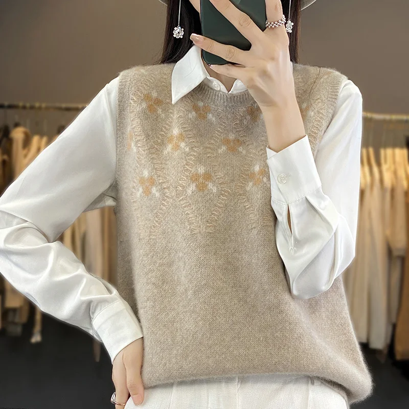 100% Wool Knitted Vest Women's Fall-Winter 2024 New Sleeveless Sweater Round Neck Fashion Pullover Loose Cut-Out Vest T
100% Wool Knitted Vest Women's Fall-Winter 2024 New Sleeveless Sweater Round Neck Fashion Pullover Loose Cut-Out Vest T