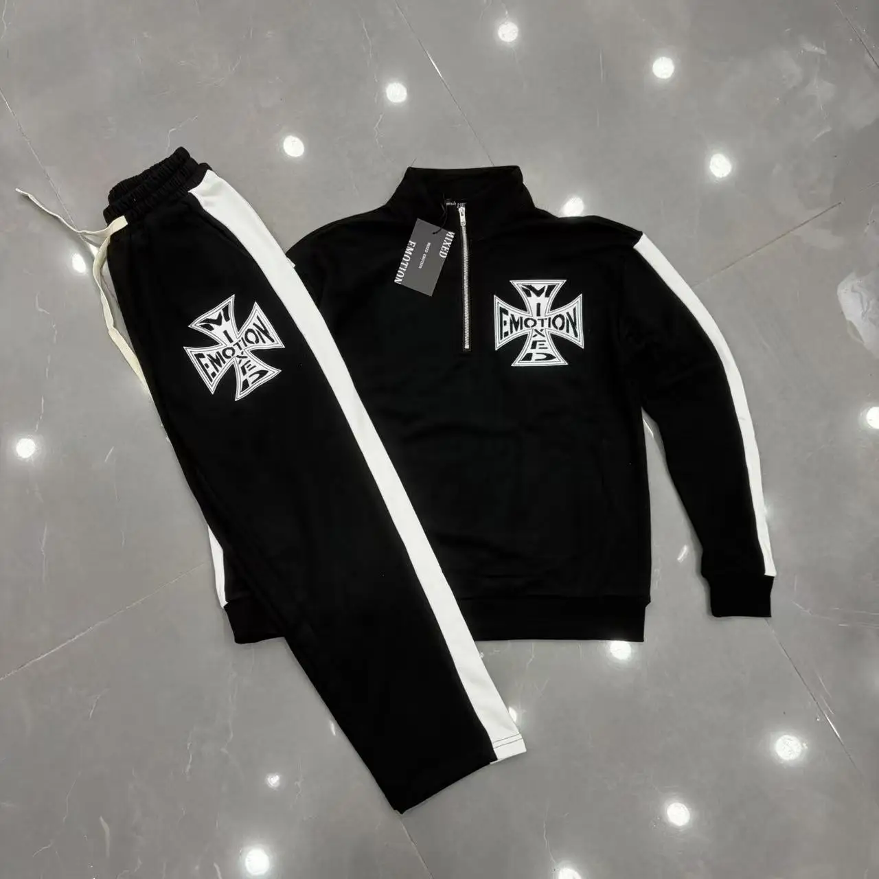 High-Quality Fashion Set, Pure Cotton Terry Material Set, Stylish Loose Casual Niche Sweatshirt and Pants Set
High-Quality Fashion Set, Pure Cotton Terry Material Set, Stylish Loose Casual Niche Sweatshirt and Pants Set