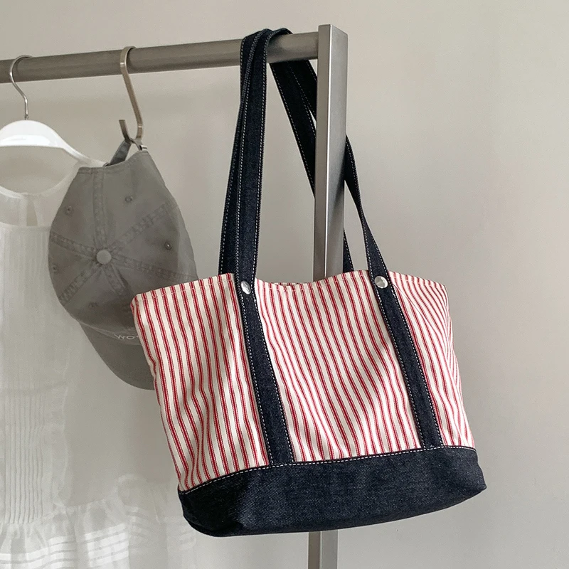 Casual Stripe Tote Bags For Women Luxury Designer Handbag Purses 2026 New In Polyester Large Capacity Underarm Shopping Shoulder
Casual Stripe Tote Bags For Women Luxury Designer Handbag Purses 2026 New In Polyester Large Capacity Underarm Shopping Shoulder