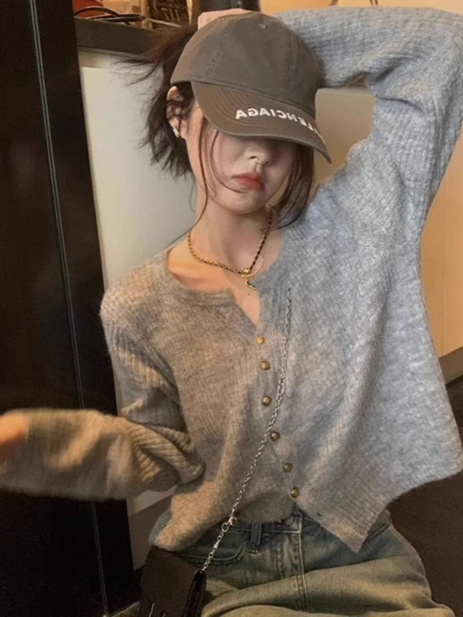 Gray Soft Long Sleeve Knitted Sweater Coat Women's Autumn Winter Outerwear Loose Feel Cardigan High-End Sensation Lazy Style Top
Gray Soft Long Sleeve Knitted Sweater Coat Women's Autumn Winter Outerwear Loose Feel Cardigan High-End Sensation Lazy Style Top
