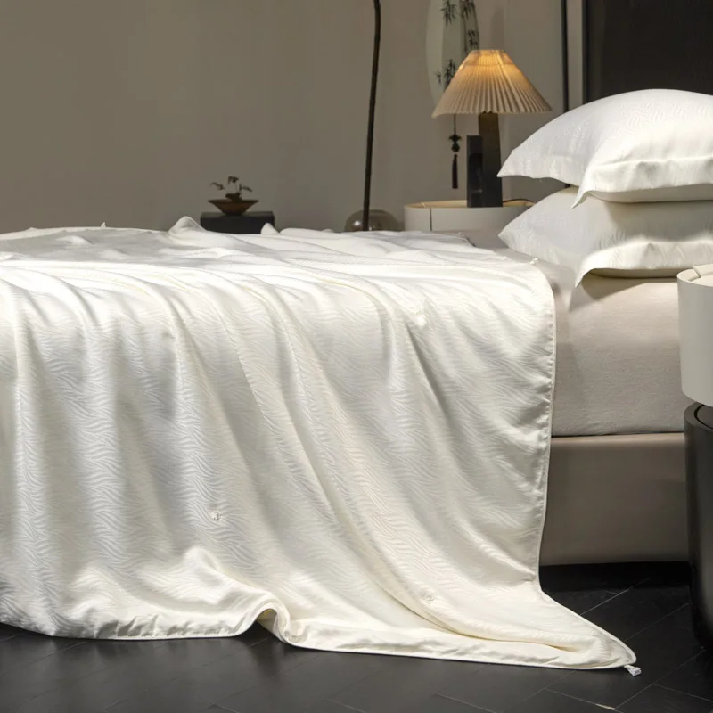 Ultra Soft 100% Mulberry Silk Jacquard Summer Quilt Cotton Cover Cooling Blanket Lightweight Breathable Bedding for All Seasons
Ultra Soft 100% Mulberry Silk Jacquard Summer Quilt Cotton Cover Cooling Blanket Lightweight Breathable Bedding for All Seasons