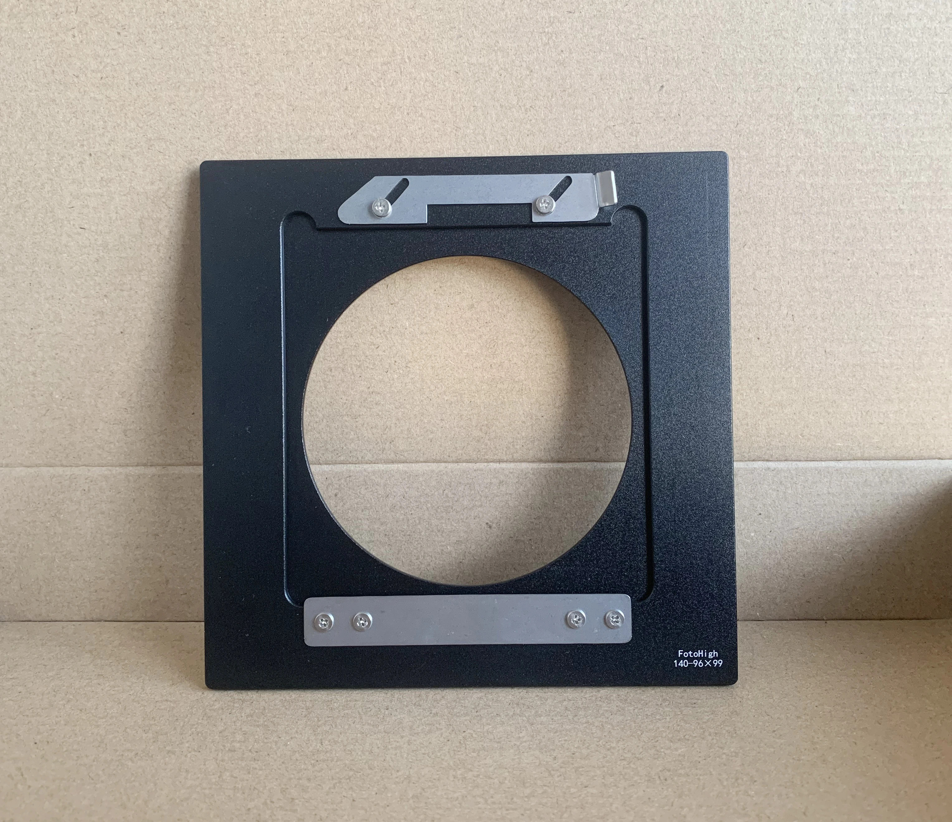 Metal Large Format Lens Board for Sinar to Linhof Technika 140x140mm to 96x99mm Compatible Photography Equipment Accessory
Metal Large Format Lens Board for Sinar to Linhof Technika 140x140mm to 96x99mm Compatible Photography Equipment Accessory