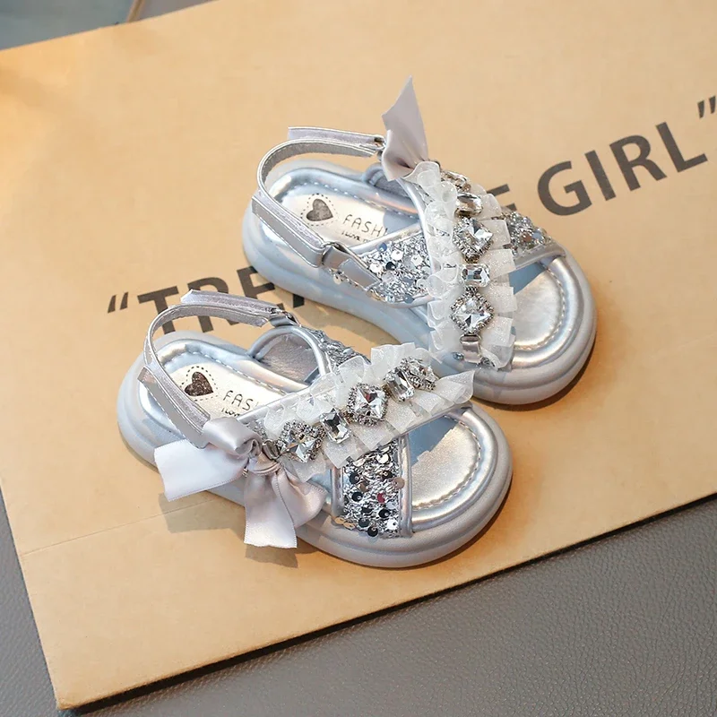 New Luxury Girl Sandals Summer Elegant Kids Causal Princess Wedding Party Shoe Fashion Rhinestone Pleated Children Flat Sandals
New Luxury Girl Sandals Summer Elegant Kids Causal Princess Wedding Party Shoe Fashion Rhinestone Pleated Children Flat Sandals