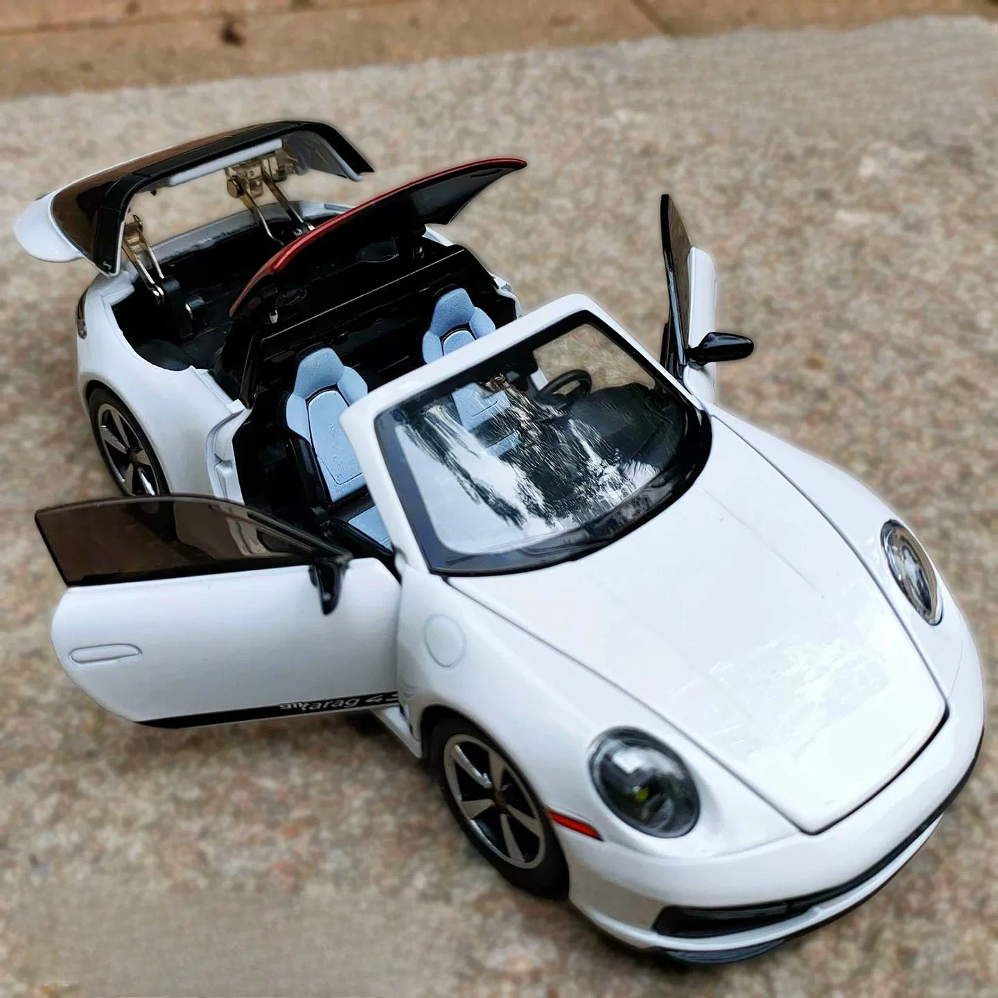 1:32 911 Alloy Diecast Car Miniature Model Toys Doors Opened Shock Absorption Vehice Models Gifts for Friends
1:32 911 Alloy Diecast Car Miniature Model Toys Doors Opened Shock Absorption Vehice Models Gifts for Friends
