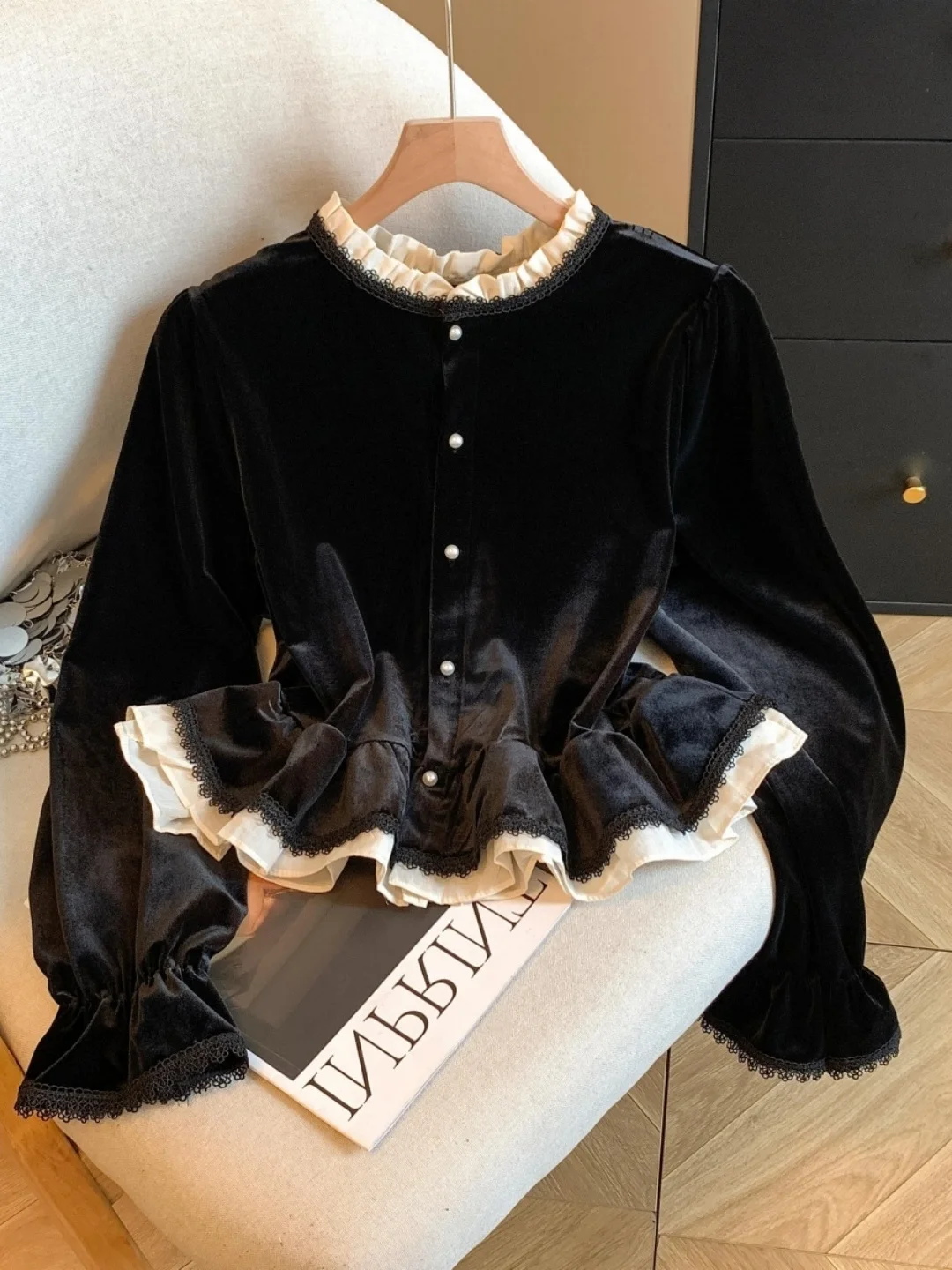 Elegant Velvet Shirt Women's Long Sleeve Lace Trim Winter New Style Ageless Slimming Versatile Top High Quality Fashionable
Elegant Velvet Shirt Women's Long Sleeve Lace Trim Winter New Style Ageless Slimming Versatile Top High Quality Fashionable