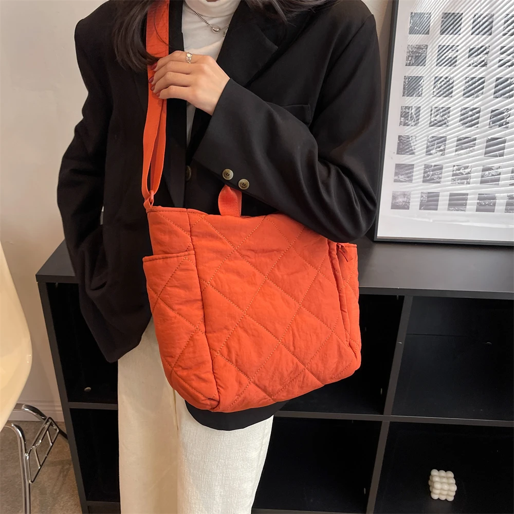 Leisure Large Capacity Autumn and Winter Women's Simple Pure Color Commuting Shoulder Cross Carrying Tote Bag
Leisure Large Capacity Autumn and Winter Women's Simple Pure Color Commuting Shoulder Cross Carrying Tote Bag