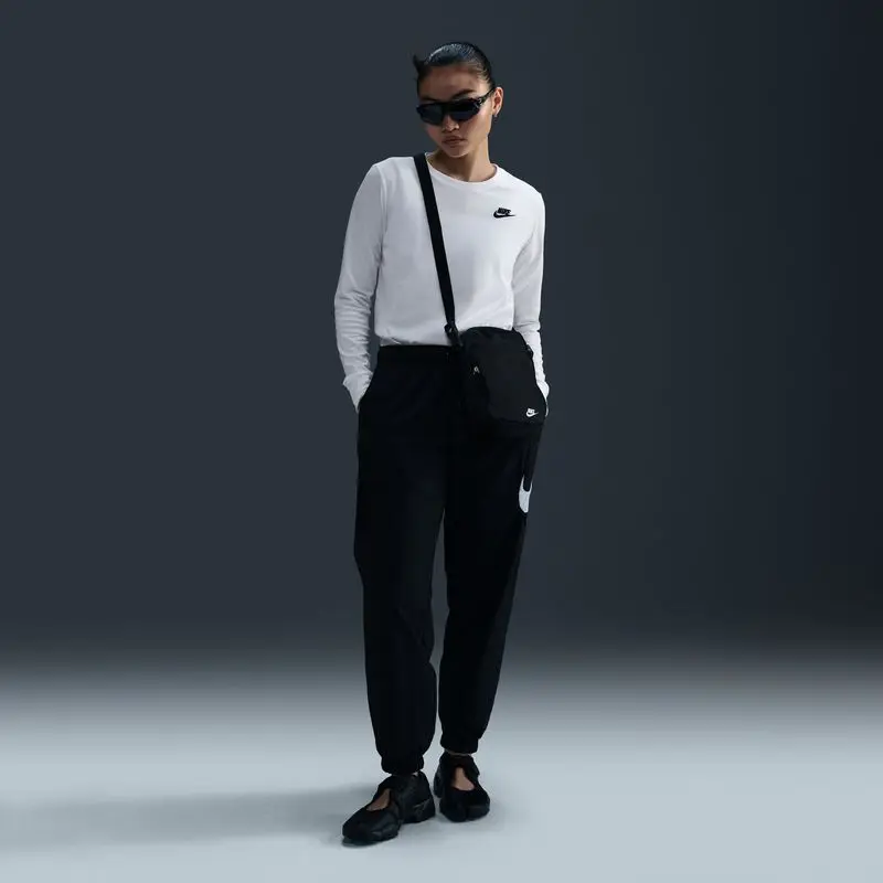 Nike (Nike) Nsw Club Women's T-Shirt Fashion Casual Top Comfortable Breathable Sportswear Round Neck Pure Color Long Sleeve Hf0781-100
Nike (Nike) Nsw Club Women's T-Shirt Fashion Casual Top Comfortable Breathable Sportswear Round Neck Pure Color Long Sleeve Hf0781-100