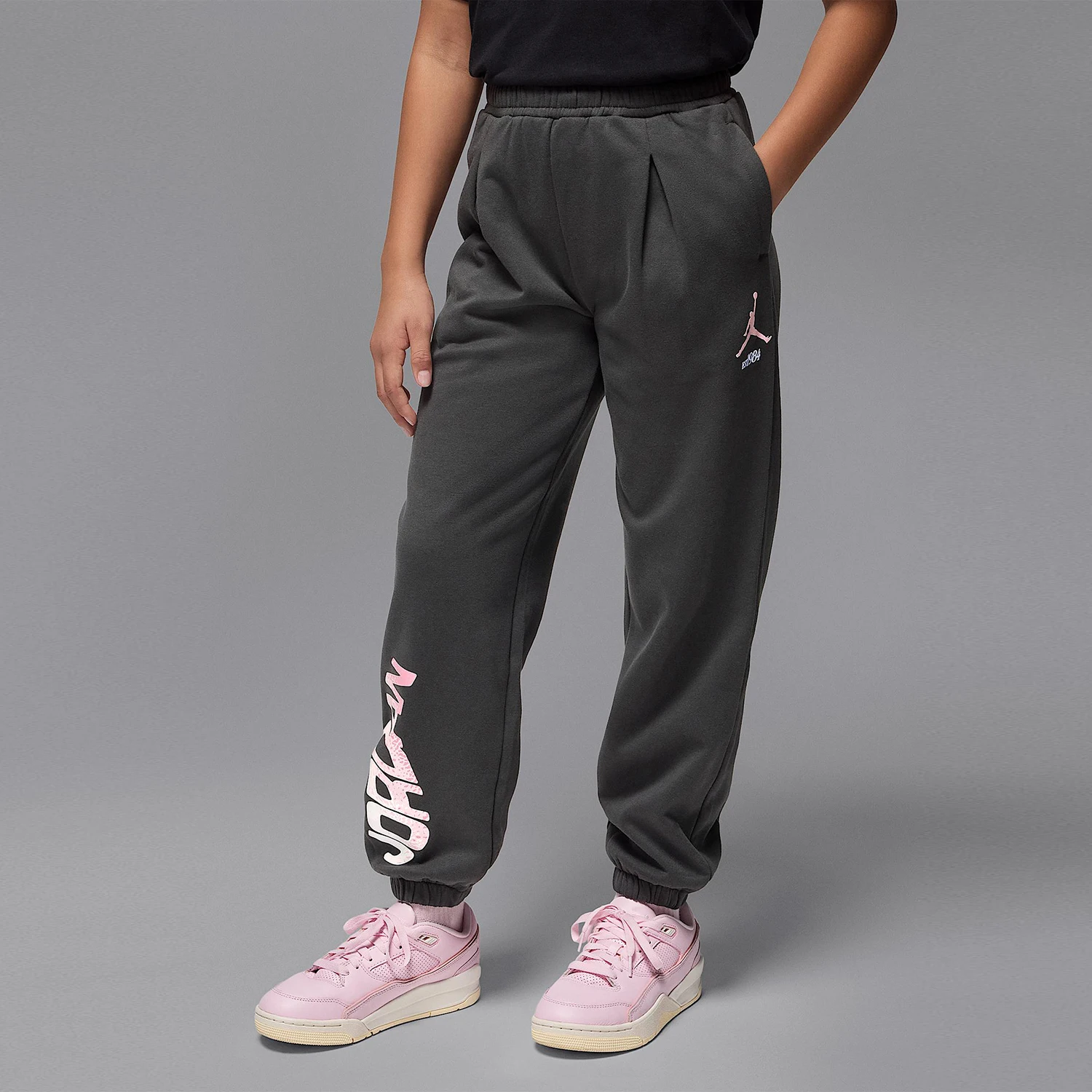 Оригинальные спортивные брюки Nike JORDAN для детей постарше с завязками на талии IQ2870-045
Оригинальные спортивные брюки Nike JORDAN для детей постарше с завязками на талии IQ2870-045