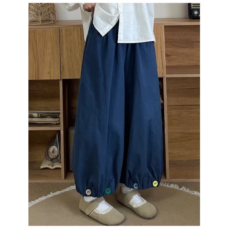 Повседневные женские брюки с высокой талией и широкими штанинами, осенняя новинка, японский художественный дизайн с пуговицами, универсальные, стройнящие, цветные
Повседневные женские брюки с высокой талией и широкими штанинами, осенняя новинка, японский художественный дизайн с пуговицами, универсальные, стройнящие, цветные