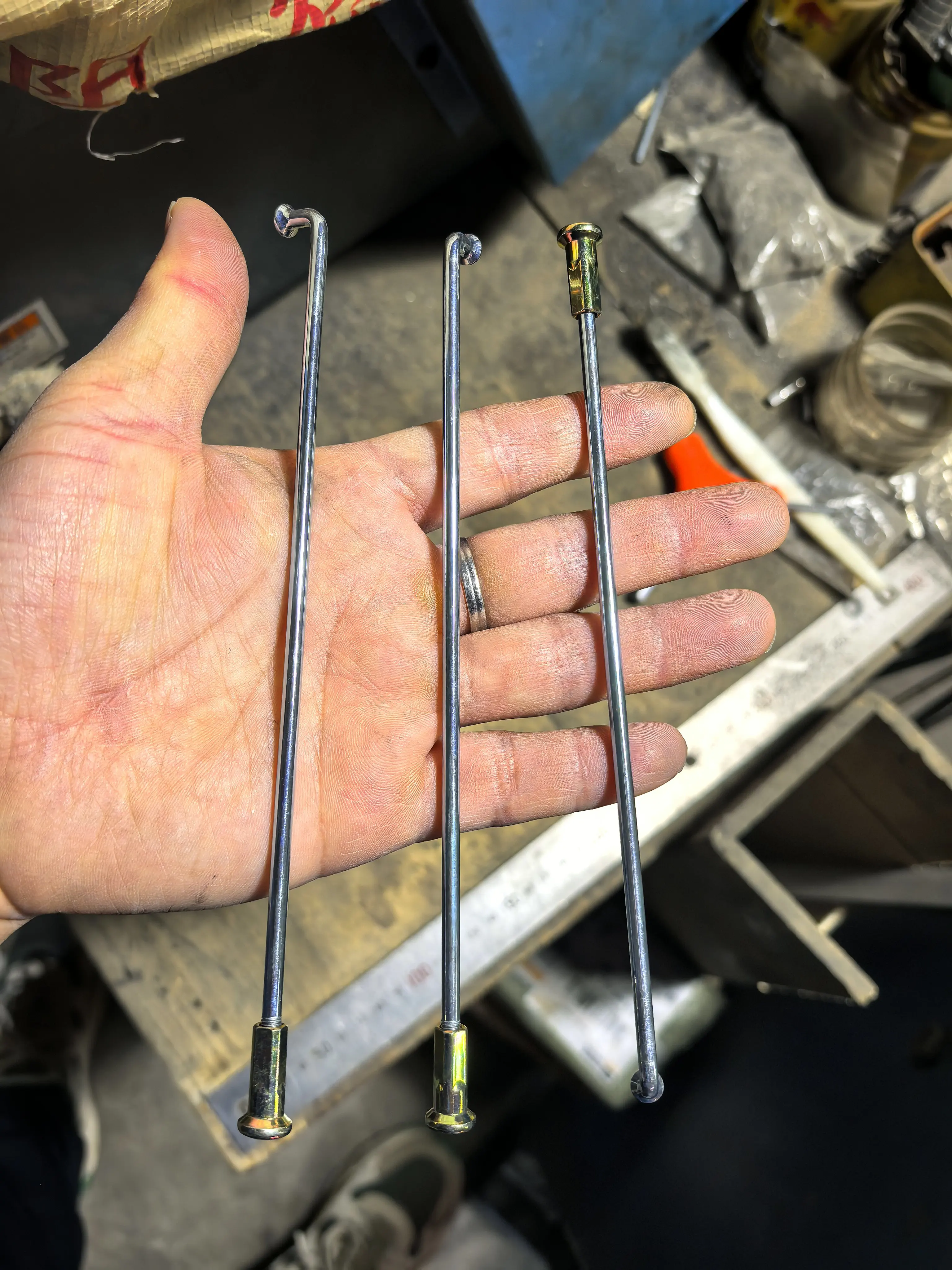 9G Diameter 3.5mm J-bend Sliver Color Motorcycle Spokes Material 65# Mn Steel Round Body Equal Diameter Motobike Spoke
9G Diameter 3.5mm J-bend Sliver Color Motorcycle Spokes Material 65# Mn Steel Round Body Equal Diameter Motobike Spoke
