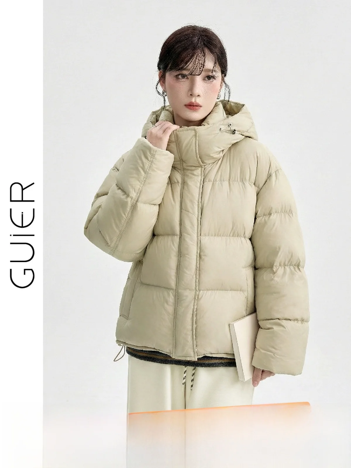 Женская теплая зимняя куртка-пуховик с капюшоном, повседневная, свободного кроя, с наполнителем из 90% белого пуха
Женская теплая зимняя куртка-пуховик с капюшоном, повседневная, свободного кроя, с наполнителем из 90% белого пуха