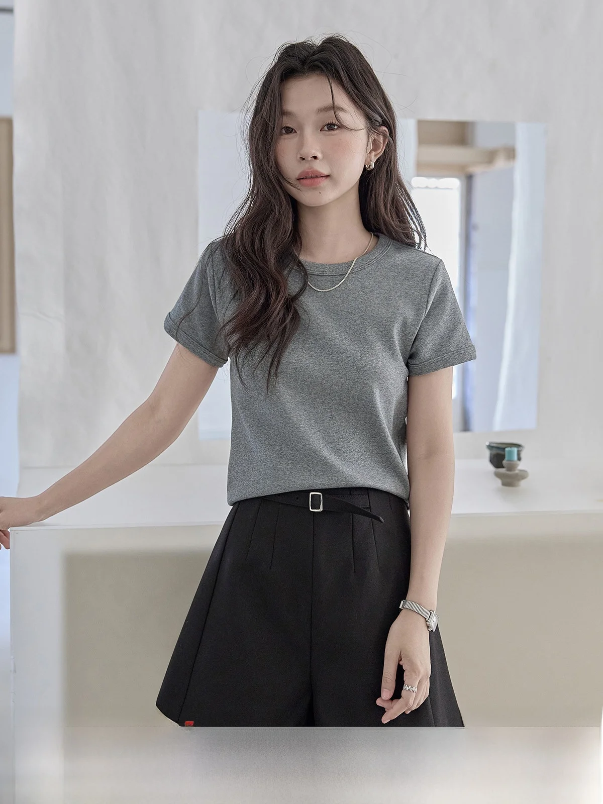 HuiXi Grey round Neck T-Shirt Women's Casual Versatile Slimming Summer New Style Commute Korean Style Short Sleeve Top
HuiXi Grey round Neck T-Shirt Women's Casual Versatile Slimming Summer New Style Commute Korean Style Short Sleeve Top