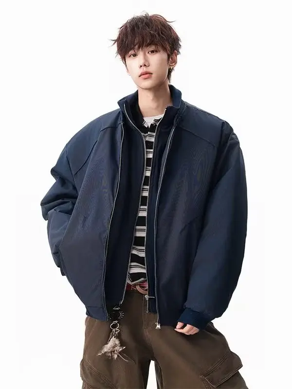 Мужская теплая хлопковая куртка American Sle Thiened, свободная зимняя модная брендовая хлопковая куртка Haome, пальто с воротником-стойкой
Мужская теплая хлопковая куртка American Sle Thiened, свободная зимняя модная брендовая хлопковая куртка Haome, пальто с воротником-стойкой