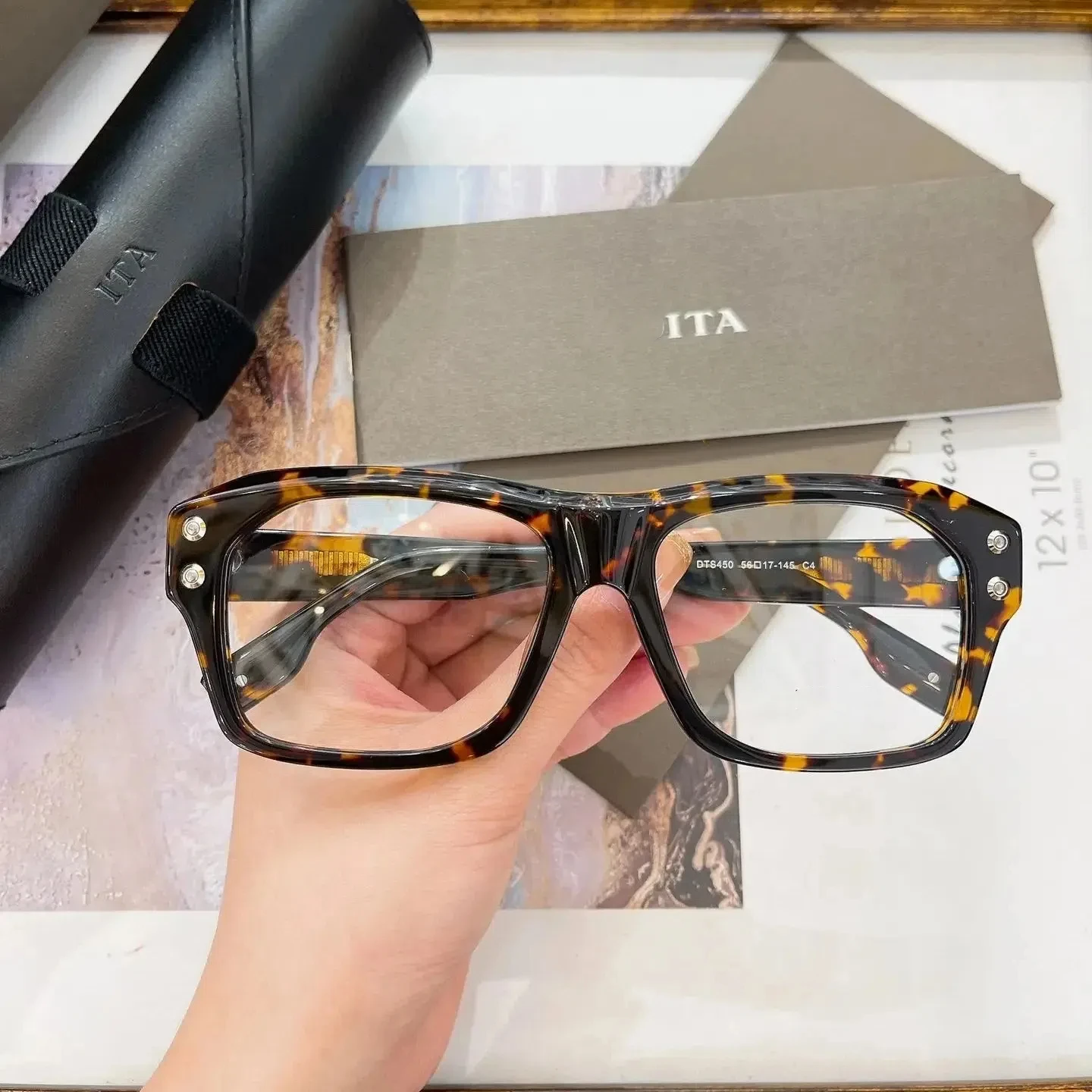 New Arrival LUXURYDITA DTS450 Casual Business Clear Lenses Men Eyewear Luxury Acetate Tortoiseshell Frame Women Sunglasses
New Arrival LUXURYDITA DTS450 Casual Business Clear Lenses Men Eyewear Luxury Acetate Tortoiseshell Frame Women Sunglasses