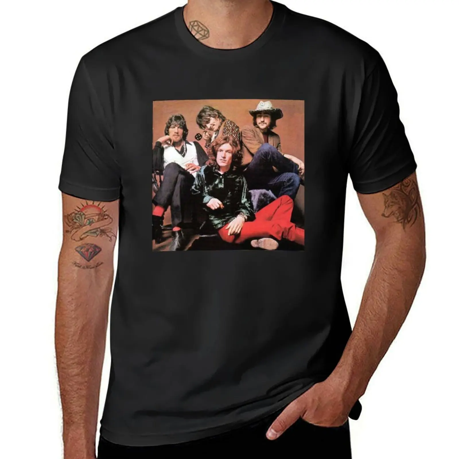 Футболка Traffic Band 1968, новое издание, футболка с рисунком, фигурки аниме, спортивные болельщики, облегающие футболки для мужчин
Футболка Traffic Band 1968, новое издание, футболка с рисунком, фигурки аниме, спортивные болельщики, облегающие футболки для мужчин
