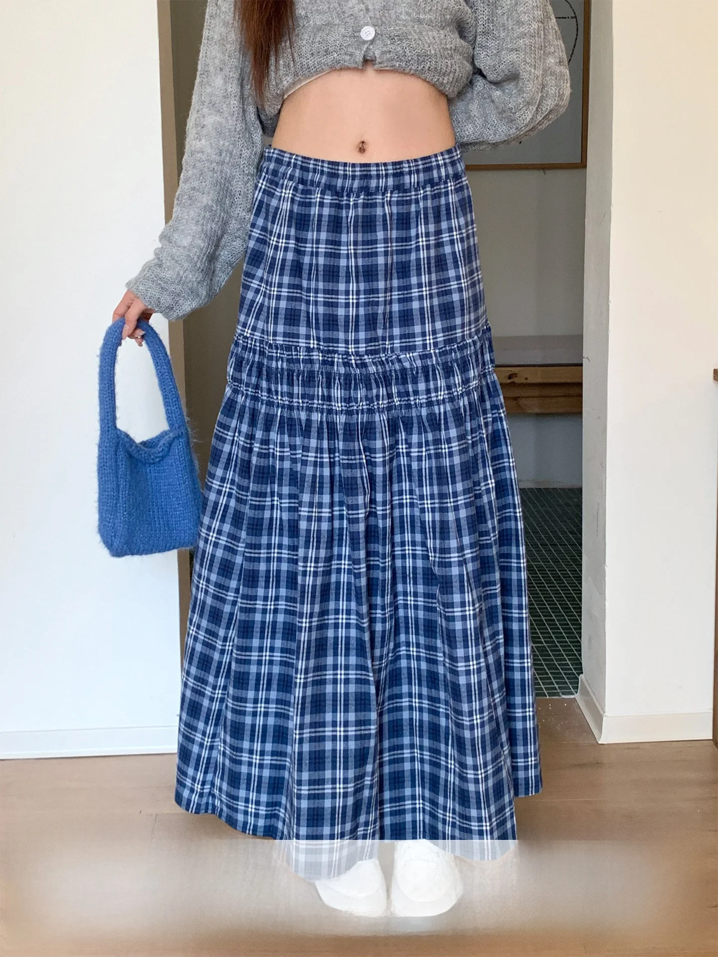 Ретро-юбка миди А-силуэта в синюю клетку для женщин, зимняя, свободного кроя, стройнящая, для повседневной носки и свиданий
Ретро-юбка миди А-силуэта в синюю клетку для женщин, зимняя, свободного кроя, стройнящая, для повседневной носки и свиданий