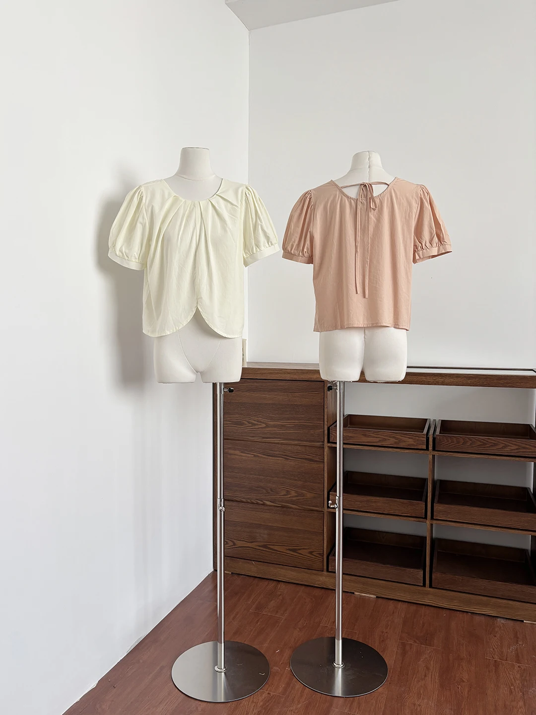 Spring Summer 2026 Women's Loose Bubble Sleeve Shirt round Neck Short Sleeve Commute Style Retro Fashion Japanese Forest Girl...
Spring Summer 2026 Women's Loose Bubble Sleeve Shirt round Neck Short Sleeve Commute Style Retro Fashion Japanese Forest Girl...