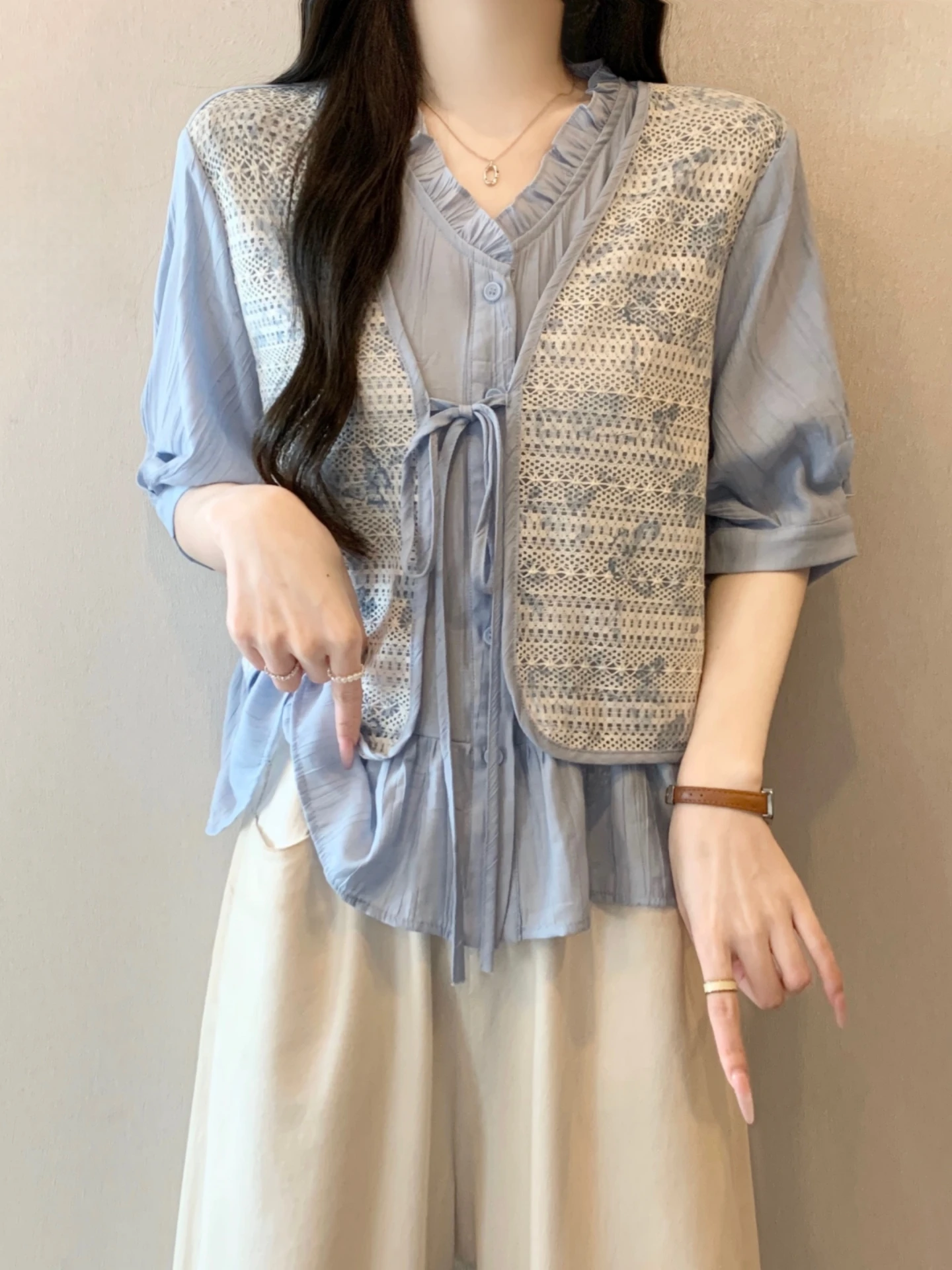 Summer New Style Women's Shirt V-neck Short Sleeve Lace Splicing Slimming Fake Two-piecer Faux Two-Piece Set Korean Style Loo...
Summer New Style Women's Shirt V-neck Short Sleeve Lace Splicing Slimming Fake Two-piecer Faux Two-Piece Set Korean Style Loo...