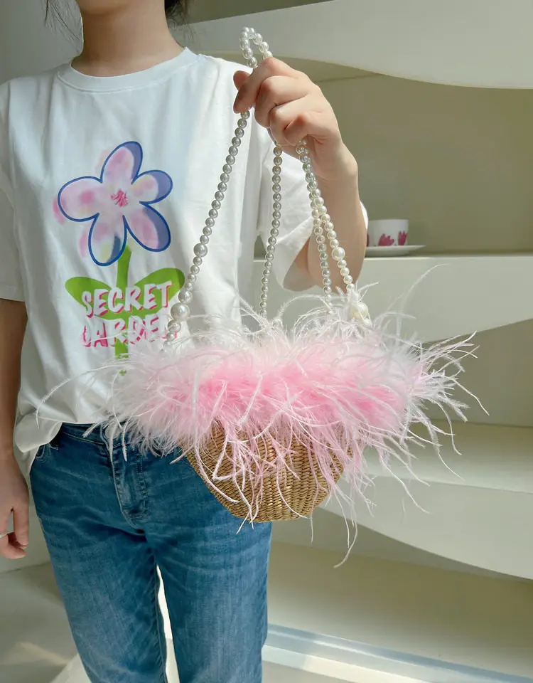 Ostrich Feather Straw Woven Bag Vacation Beach Handbag Fairy-Like Seaside Crafted Handbag for Summer Getaways shoulder Bag
Ostrich Feather Straw Woven Bag Vacation Beach Handbag Fairy-Like Seaside Crafted Handbag for Summer Getaways shoulder Bag