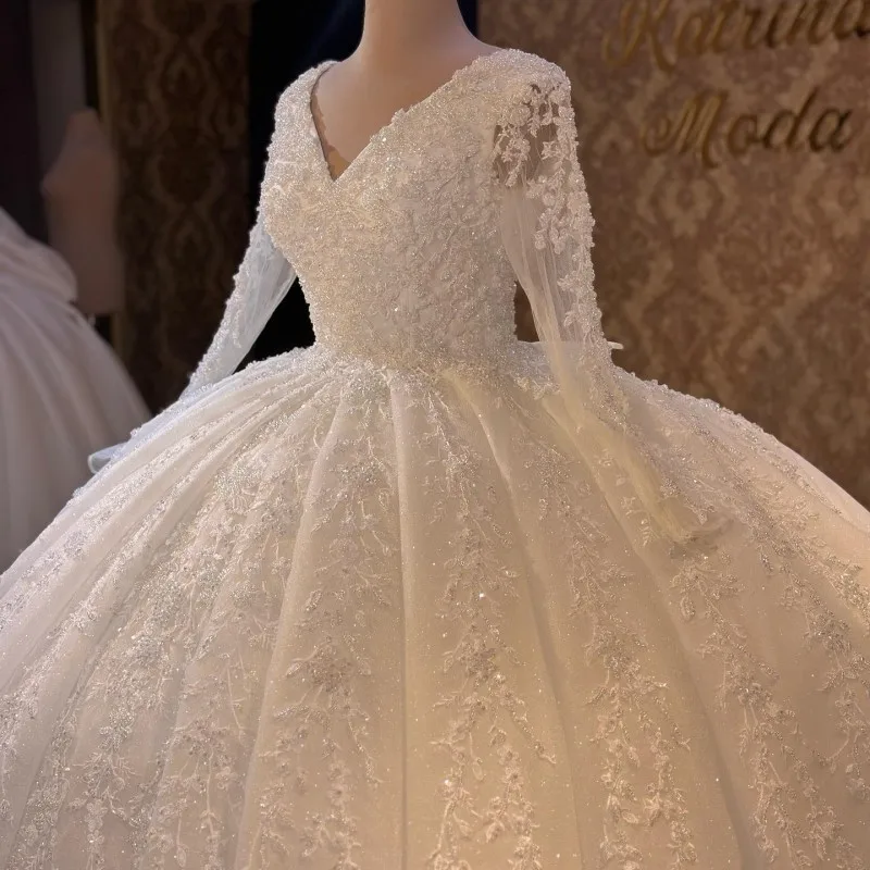 Sexy Shiny V-Neck Lace Up Ball Gown Wedding Dresses 2025 Custom Chic Applique Lace Court Train Princess Bridal Gown
Sexy Shiny V-Neck Lace Up Ball Gown Wedding Dresses 2025 Custom Chic Applique Lace Court Train Princess Bridal Gown