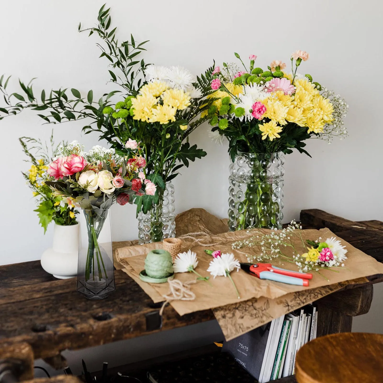 1Pcs Gradient Glass Vase Manual Blown Thick Wall Wide Base Flower Holder for Living Room Table Kitchen Centerpiece Ornament
1Pcs Gradient Glass Vase Manual Blown Thick Wall Wide Base Flower Holder for Living Room Table Kitchen Centerpiece Ornament