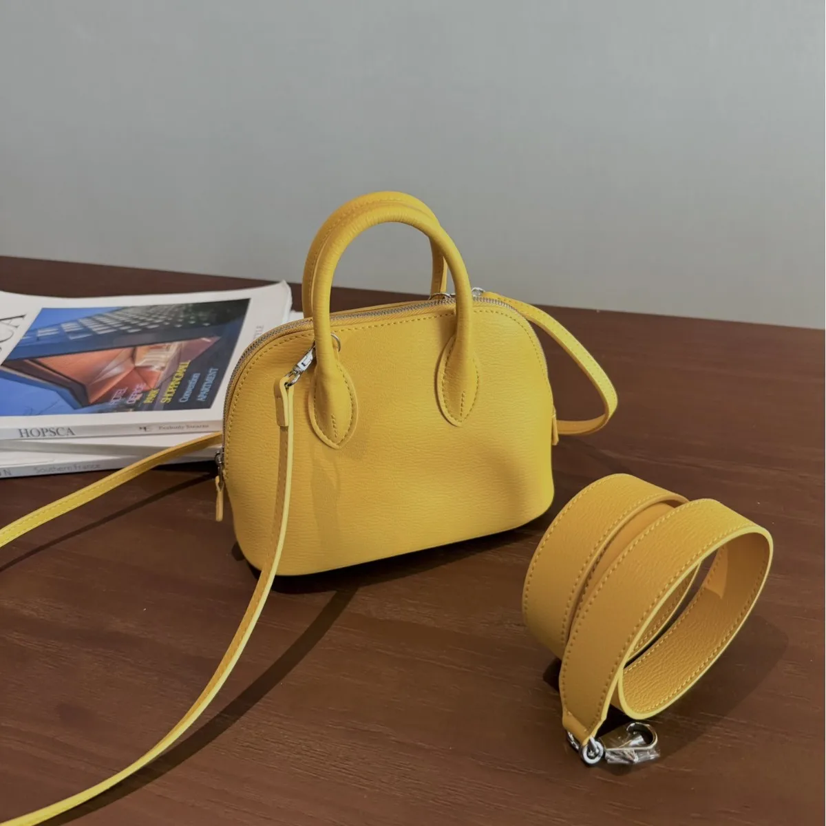 FIRMRANCH классическая универсальная однотонная сумка из козьей кожи модный дизайн женская сумка через плечо для поездок на работу красивый подарок
FIRMRANCH классическая универсальная однотонная сумка из козьей кожи модный дизайн женская сумка через плечо для поездок на работу красивый подарок