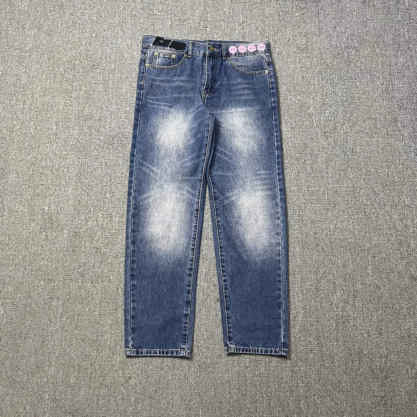 Retro American Streetwear Lightning Washed Embroidered Letter Casual Loose Fit Straight Leg Jeans for Men Youth Wear All Seasons
Retro American Streetwear Lightning Washed Embroidered Letter Casual Loose Fit Straight Leg Jeans for Men Youth Wear All Seasons