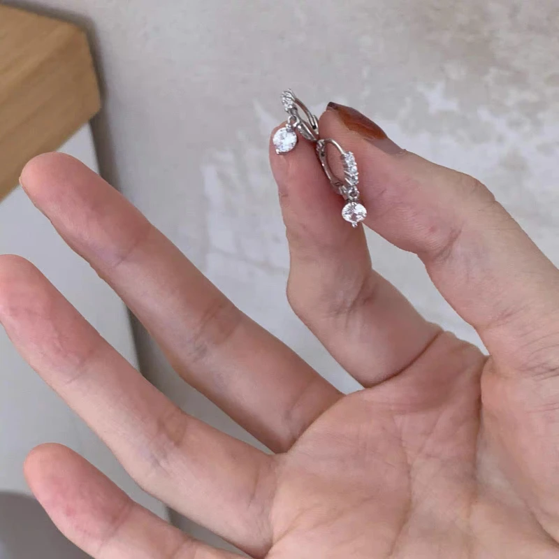 Серьги-капли из серебра 925 пробы, новинка 2026 года, модные, элегантные, изысканные, простые, стильные серьги для женщин
Серьги-капли из серебра 925 пробы, новинка 2026 года, модные, элегантные, изысканные, простые, стильные серьги для женщин