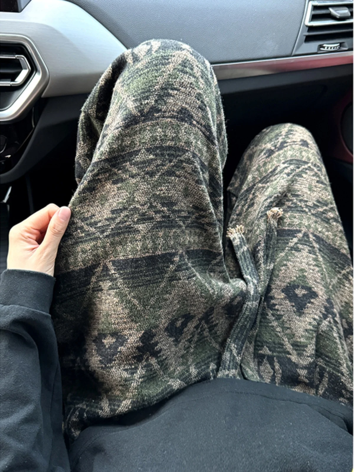 Knitted Dirt Sle Men's Casual Pants Autumn Winter Ethnic Pattern Wide Leg Vintage American Leisure Long Trousers
Knitted Dirt Sle Men's Casual Pants Autumn Winter Ethnic Pattern Wide Leg Vintage American Leisure Long Trousers