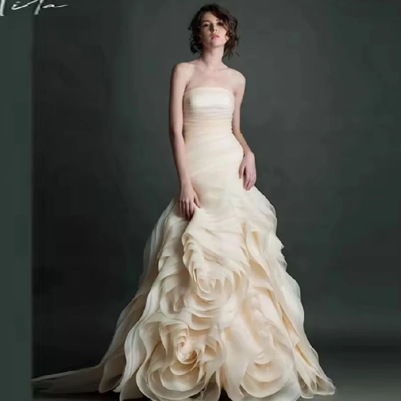 Elegant Evening Dresses 2025 Strapless Ball Gown Tiered Ruffle Prom Dresses Lace-Up Floor-Length Customized Party Dresses
Elegant Evening Dresses 2025 Strapless Ball Gown Tiered Ruffle Prom Dresses Lace-Up Floor-Length Customized Party Dresses