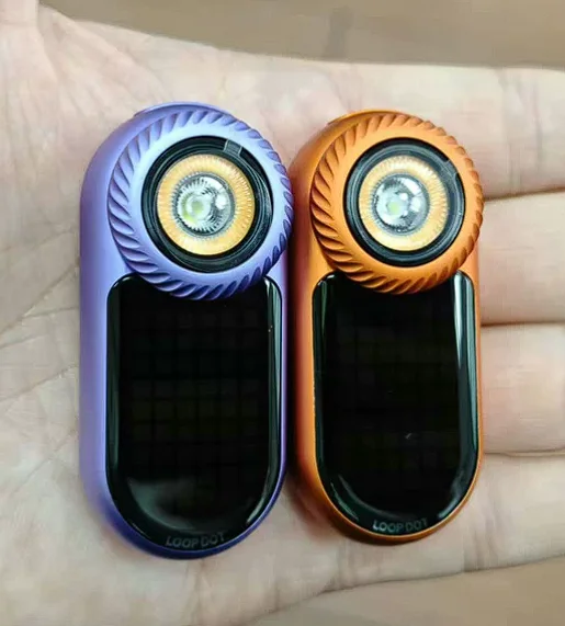 Фонарь LOOP GEAR LoopDot EDC 6W 400LM с 52 RGB-пикселями и регулировочной ручкой (Fidget Knob)
Фонарь LOOP GEAR LoopDot EDC 6W 400LM с 52 RGB-пикселями и регулировочной ручкой (Fidget Knob)