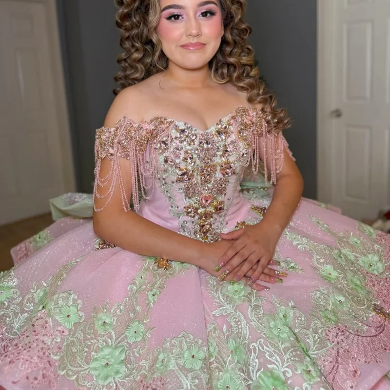 Pink Quinceanera Dress Crystal Glitter Flower Decal Lace Layering Long tail off-shoulder Bow Vestidos De 15 Quinceanera Customi
Pink Quinceanera Dress Crystal Glitter Flower Decal Lace Layering Long tail off-shoulder Bow Vestidos De 15 Quinceanera Customi