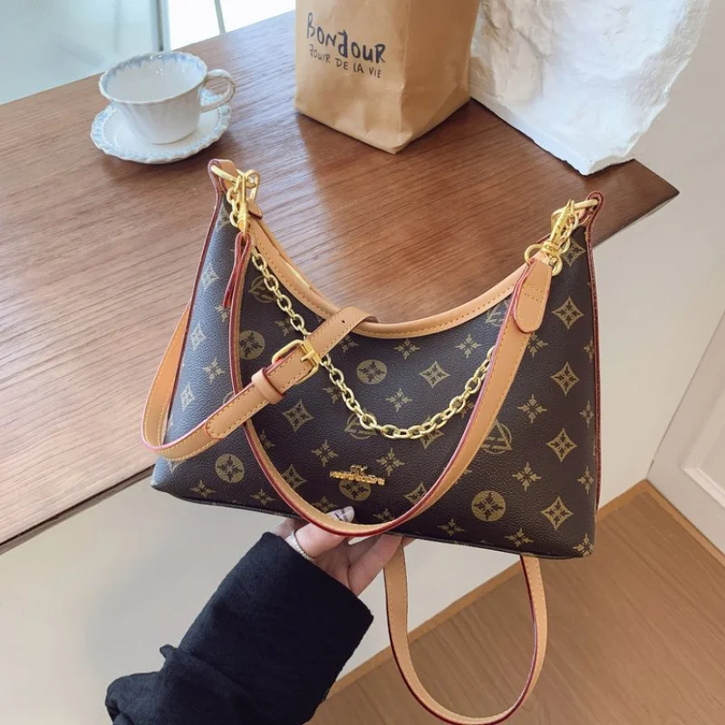 Famous Designer Leather Women's Crossbody Bag Luxury Brand Elegant Popular Classic Fine Craftsmanship Daily Vintage Bag
Famous Designer Leather Women's Crossbody Bag Luxury Brand Elegant Popular Classic Fine Craftsmanship Daily Vintage Bag