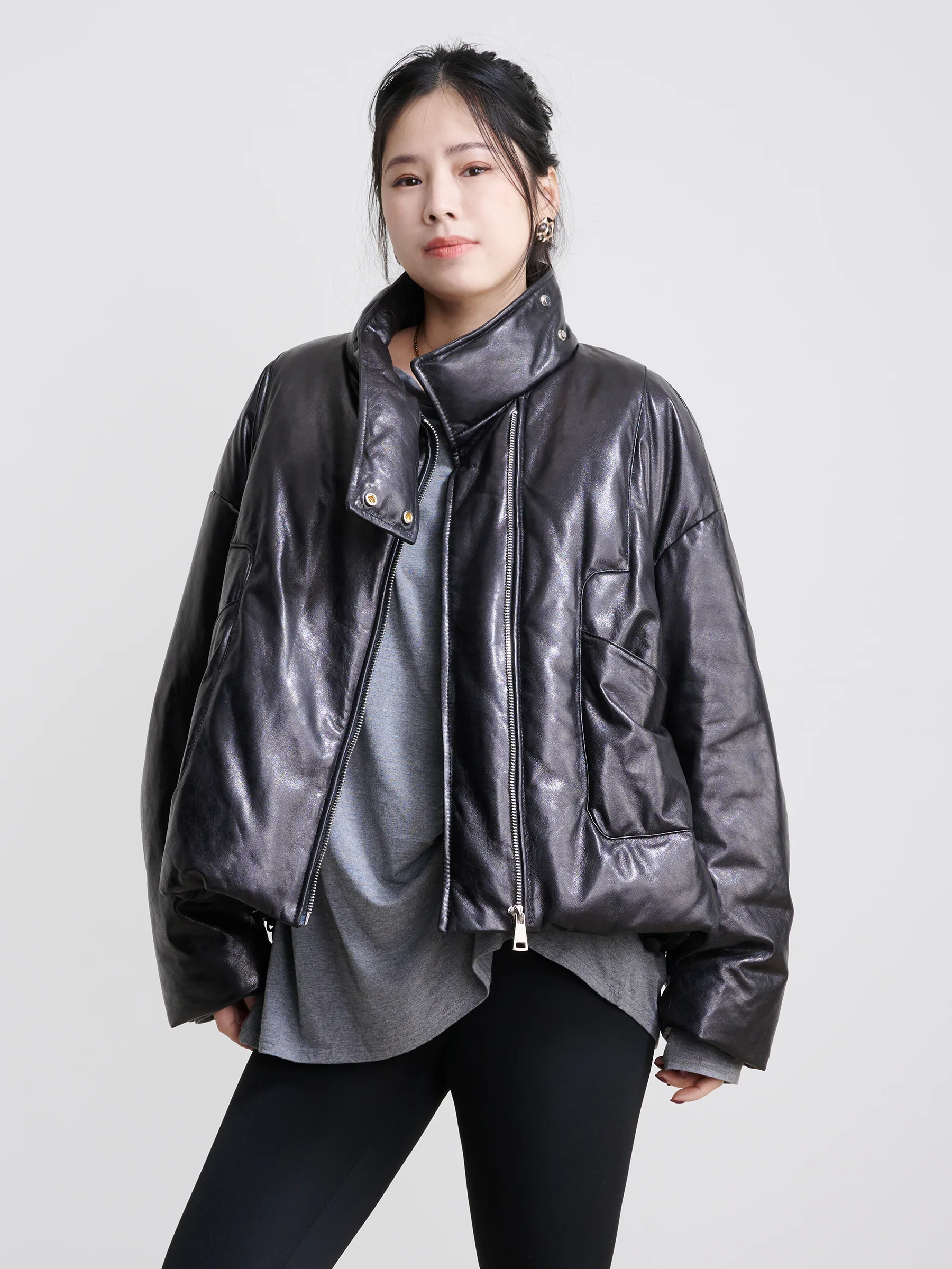 Novina Women's Short Puffer Leather Jacket Warm Casual Style Sheepskin Coat Long Sleeve Zipper Closure Outdoor Wear
Novina Women's Short Puffer Leather Jacket Warm Casual Style Sheepskin Coat Long Sleeve Zipper Closure Outdoor Wear