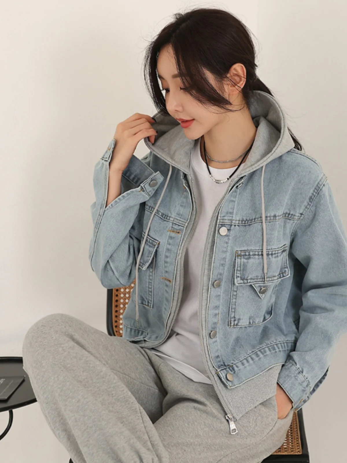 Unique Korean Sle Denim Jaet Casual Long Sve Hoodie Outerwear Fake Two-Piece Set Autumn Winter Faion Women's Coat
Unique Korean Sle Denim Jaet Casual Long Sve Hoodie Outerwear Fake Two-Piece Set Autumn Winter Faion Women's Coat