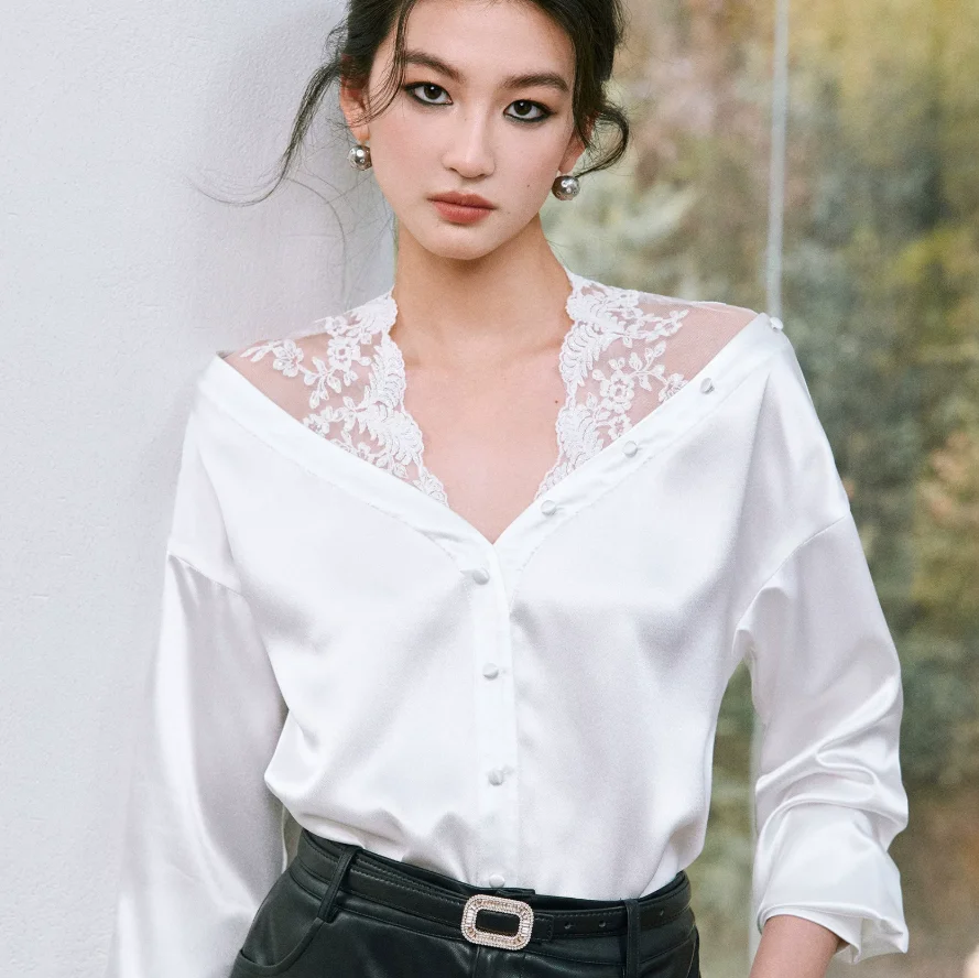 Acetate Pearlescent Satin Spliced Lace Shirt V Neck Off Shoulder Fake Two Piece Loose Blouse Women
Acetate Pearlescent Satin Spliced Lace Shirt V Neck Off Shoulder Fake Two Piece Loose Blouse Women