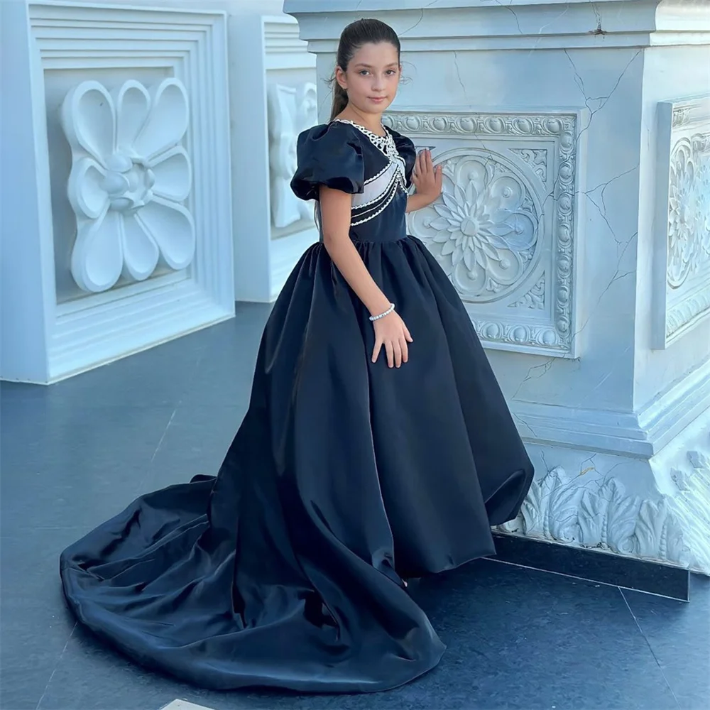 Applique O Neck Short Puff Sleeve A Line Princess Flower Girl Dress Ankle Length Sweep Train First Communion Gown Customized
Applique O Neck Short Puff Sleeve A Line Princess Flower Girl Dress Ankle Length Sweep Train First Communion Gown Customized