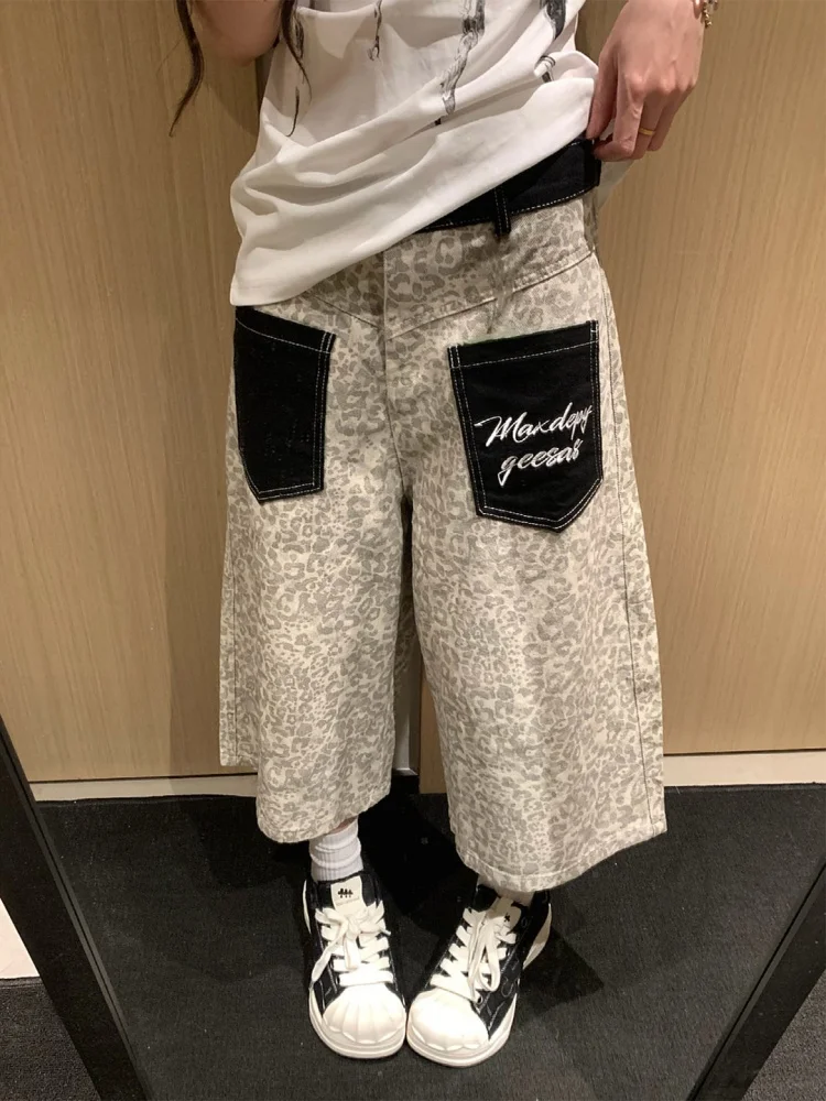 Trendy American Leopard Print Patchwork Loose Fit Straight Leg Jeans Shorts for Women High Waist Cotton Denim Casual Wear
Trendy American Leopard Print Patchwork Loose Fit Straight Leg Jeans Shorts for Women High Waist Cotton Denim Casual Wear