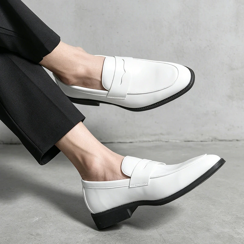 Men Retro Pointed-toe Loafers White Black Men Casual Dress Shoes Both Business Casual Wear Wedding Banquet Shoes Sizes 38 - 46
Men Retro Pointed-toe Loafers White Black Men Casual Dress Shoes Both Business Casual Wear Wedding Banquet Shoes Sizes 38 - 46