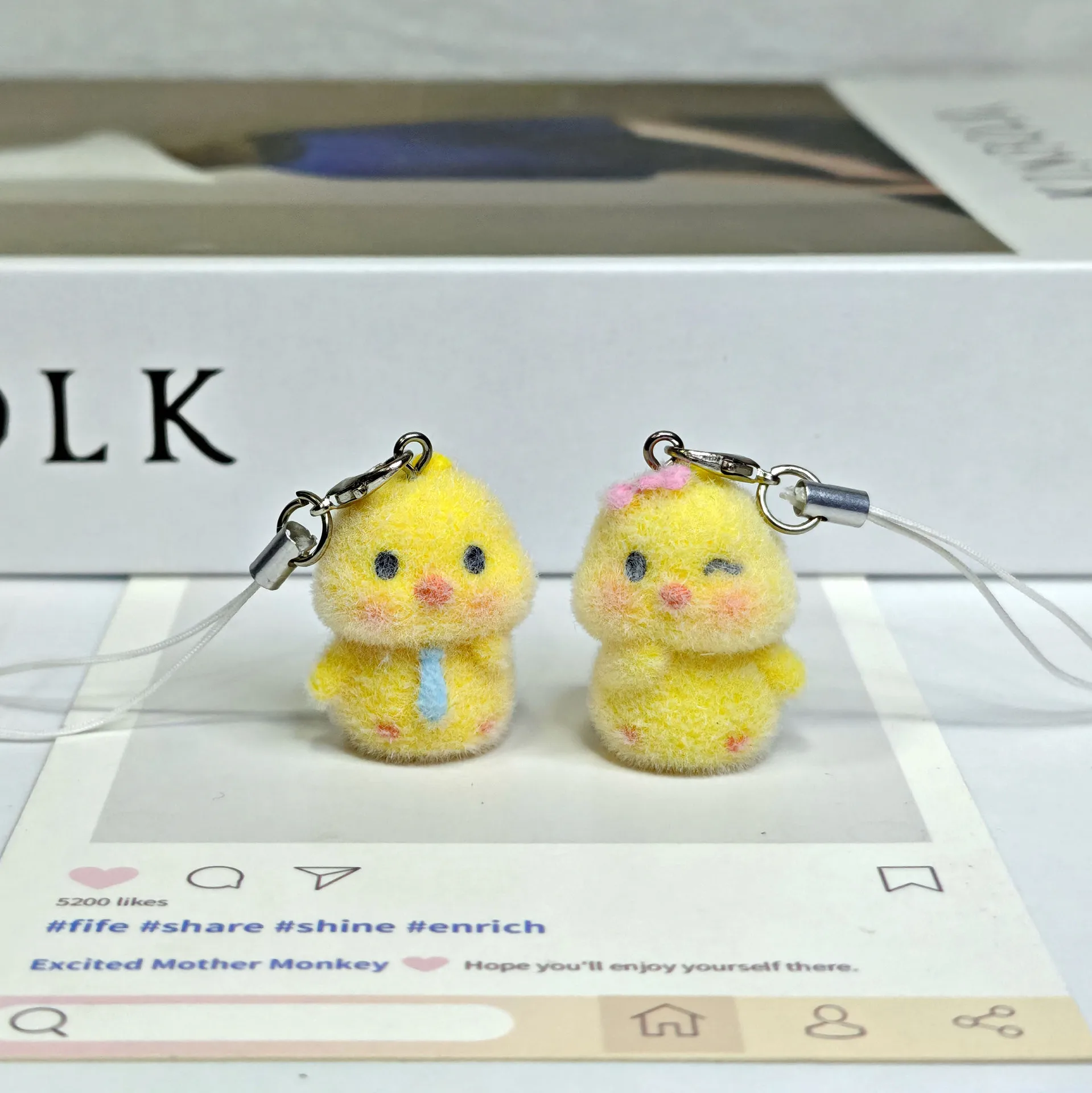 Милый флокированный смоляный цыпленок, подвеска для телефона, 3D брелок с мультяшным животным, ремешок, сделай сам, сумка ручной работы, подвеска для девочек
Милый флокированный смоляный цыпленок, подвеска для телефона, 3D брелок с мультяшным животным, ремешок, сделай сам, сумка ручной работы, подвеска для девочек