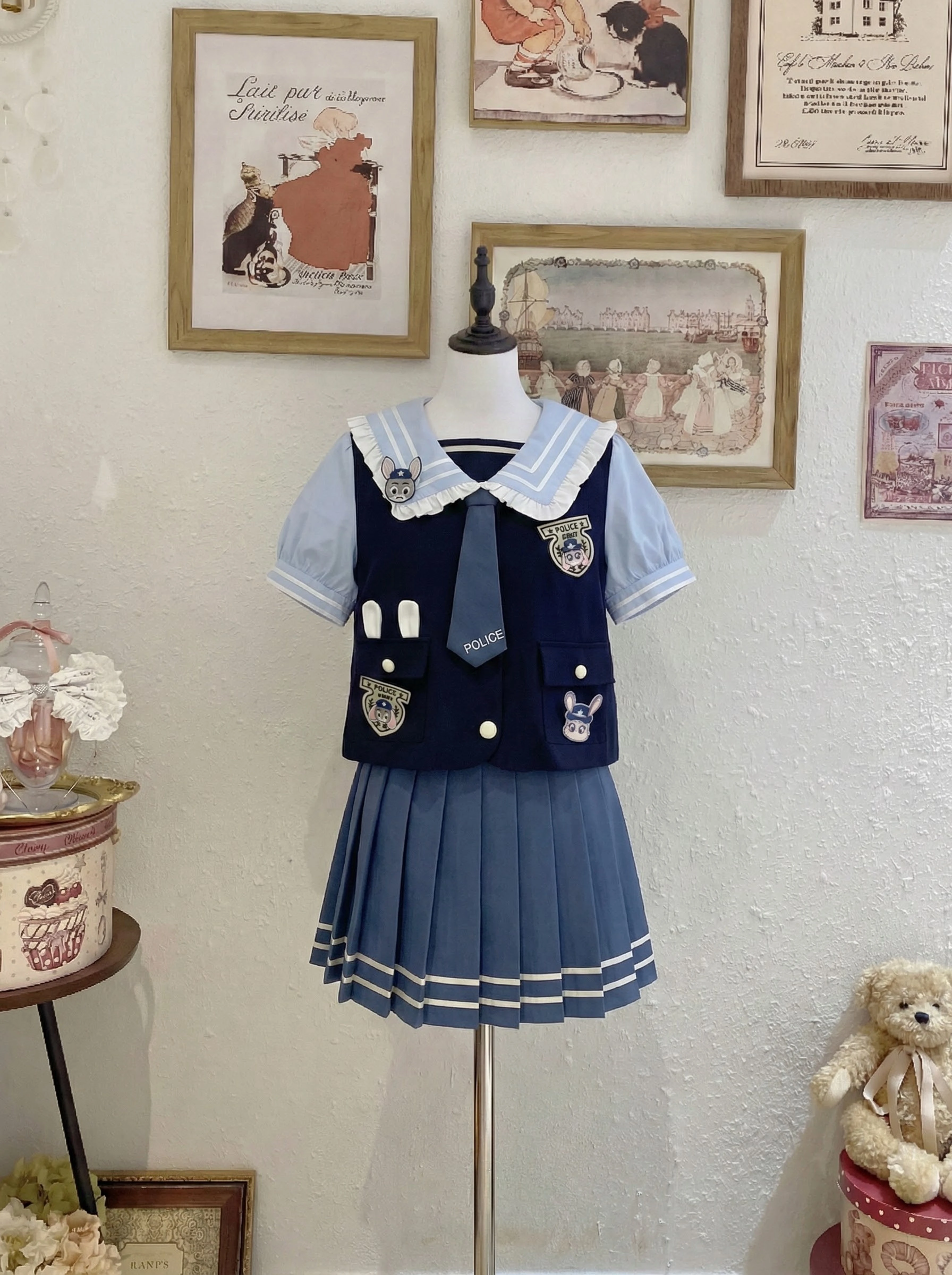 Комплект из 2 предметов: Рубашка с оборками и матросским воротником в стиле пэчворк с контрастными цветами и мини-юбка с высокой талией и плиссировкой в стиле Лолита JK
Комплект из 2 предметов: Рубашка с оборками и матросским воротником в стиле пэчворк с контрастными цветами и мини-юбка с высокой талией и плиссировкой в стиле Лолита JK