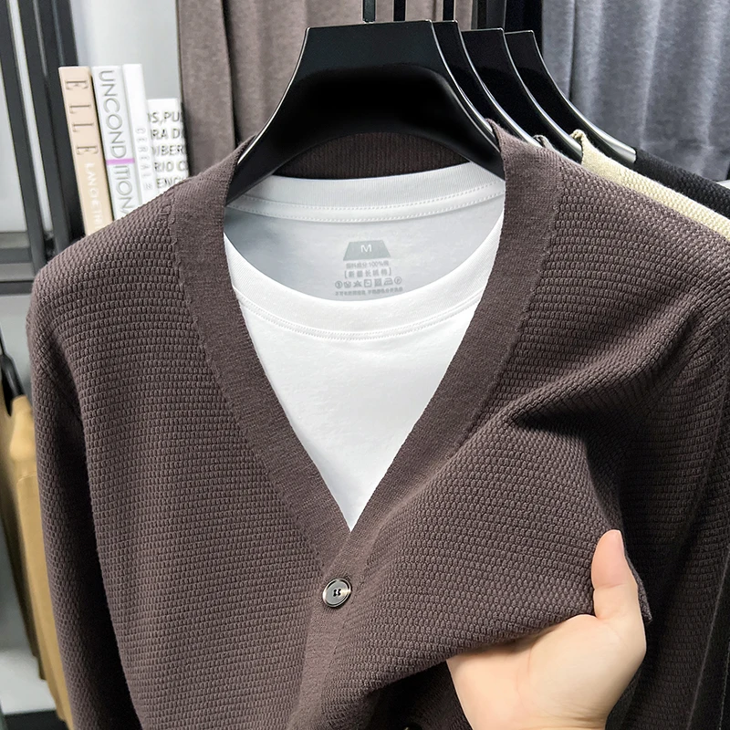 Оригинальный брендовый мужской вязаный кардиган, пальто, осень-зима, новый однотонный простой свитер, повседневная универсальная удобная мужская одежда
Оригинальный брендовый мужской вязаный кардиган, пальто, осень-зима, новый однотонный простой свитер, повседневная универсальная удобная мужская одежда