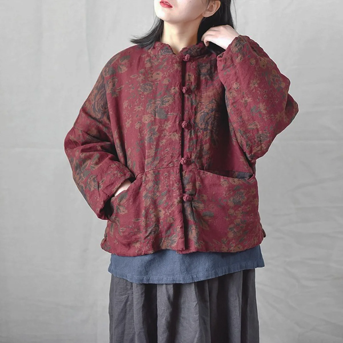 Women Linen Floral Pattern Lightweight Quilted Jackets Autumn Chinese Frog Button Loose Tang Suit Style Short Coats with Pockets
Women Linen Floral Pattern Lightweight Quilted Jackets Autumn Chinese Frog Button Loose Tang Suit Style Short Coats with Pockets