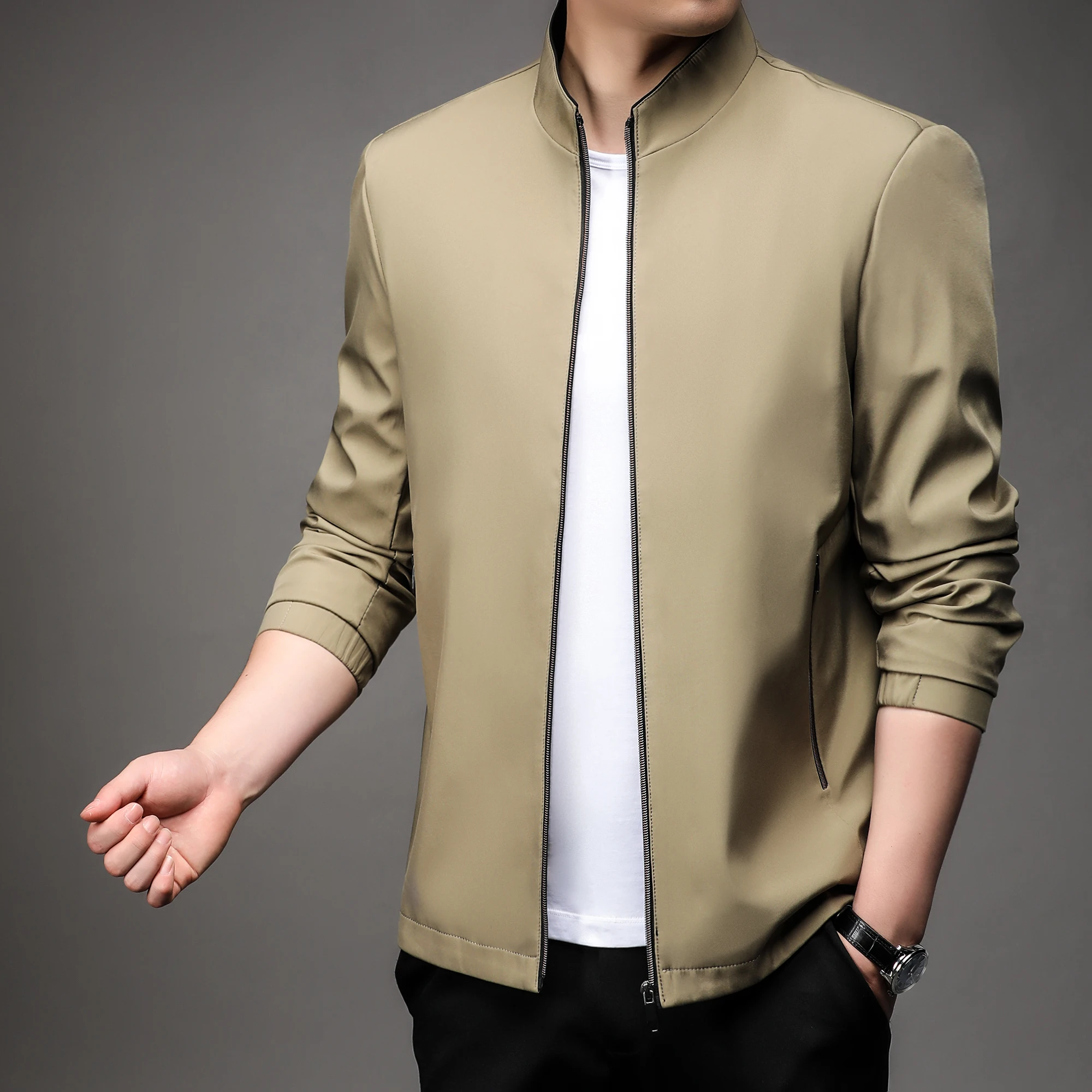 Весна-Осень 2023, красивая однотонная модная мужская повседневная деловая куртка со стоячим воротником M-4XL высокого качества
Весна-Осень 2023, красивая однотонная модная мужская повседневная деловая куртка со стоячим воротником M-4XL высокого качества